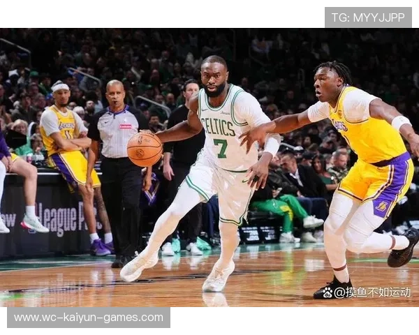 凯尔特人球队防守协作赢得全场掌声